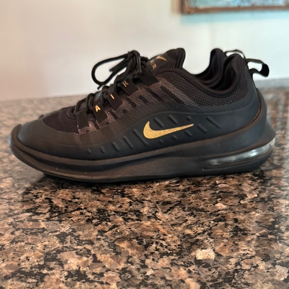 Nike air max Axis Black and Gold Sneakers EUC 7 - Picture 5 of 13